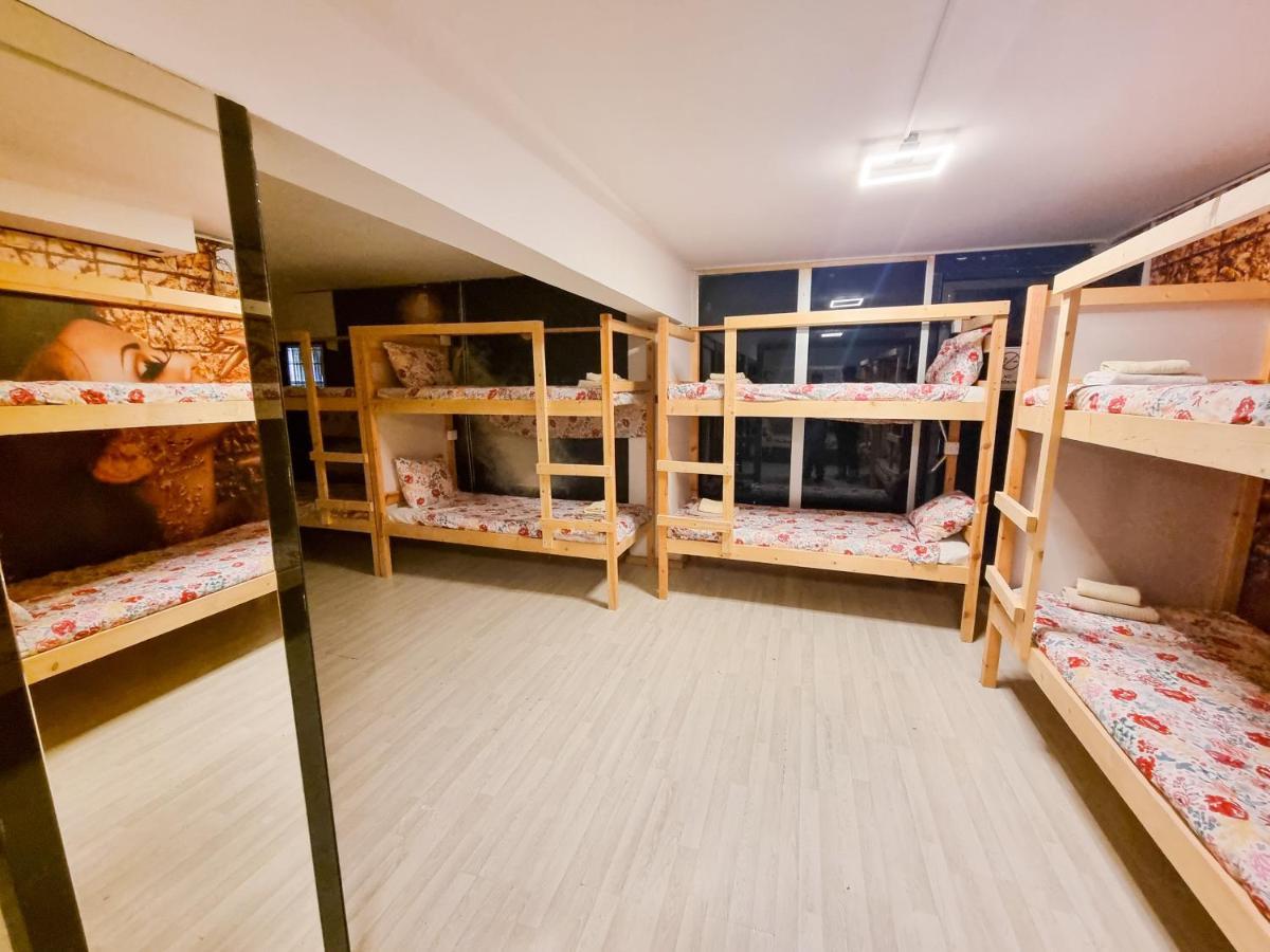 Unique City Hostel 100 Meters From Beach Ларнака Екстериор снимка