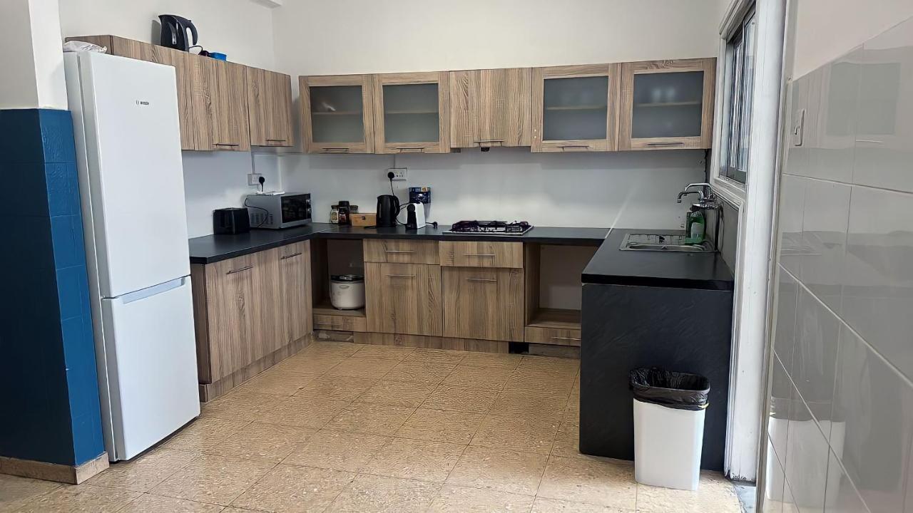 Unique City Hostel 100 Meters From Beach Ларнака Екстериор снимка