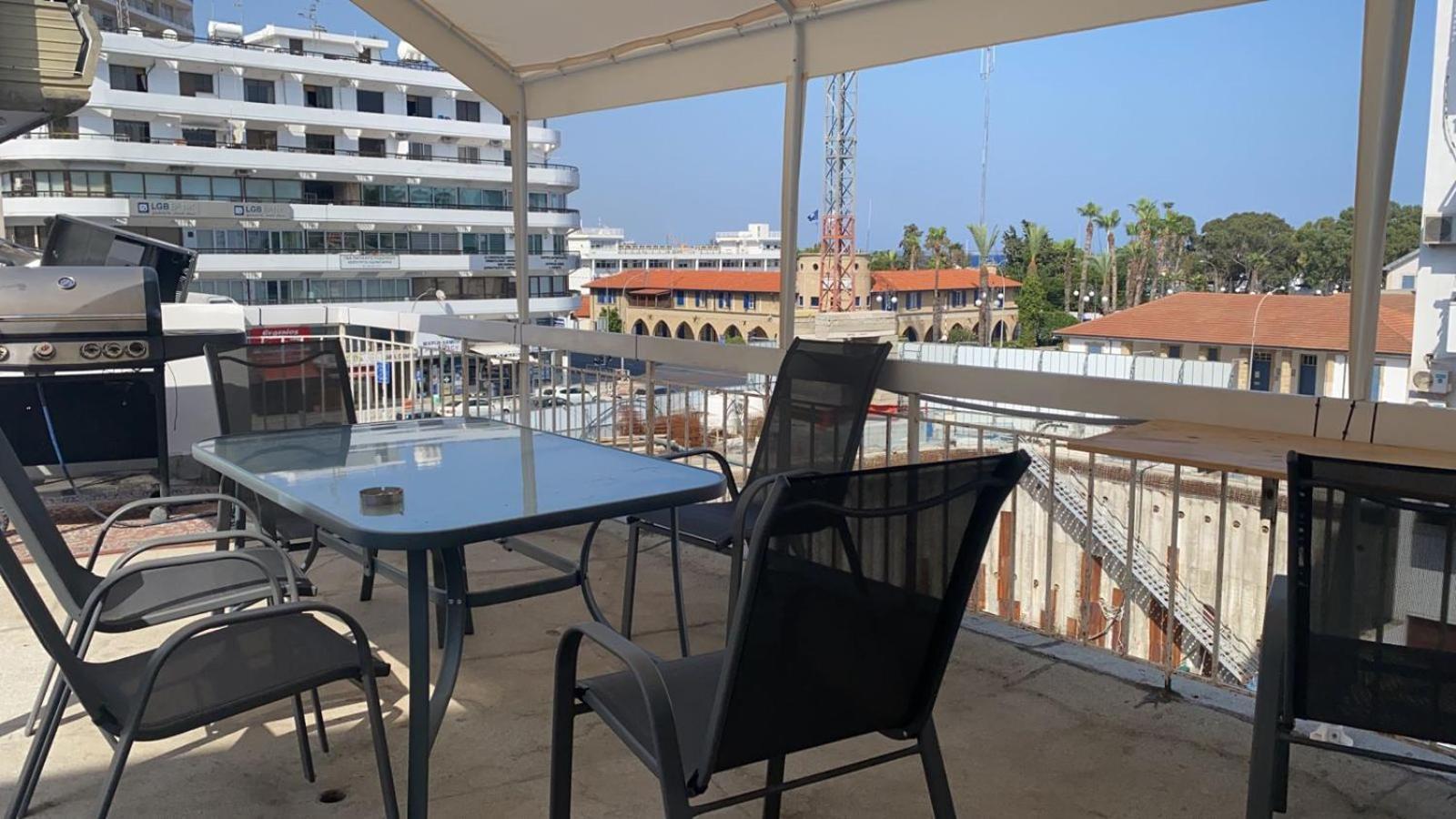Unique City Hostel 100 Meters From Beach Ларнака Екстериор снимка