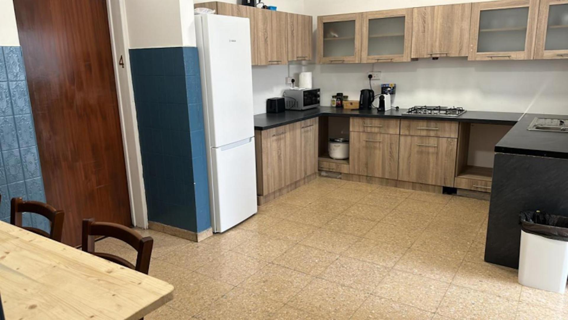 Unique City Hostel 100 Meters From Beach Ларнака Екстериор снимка