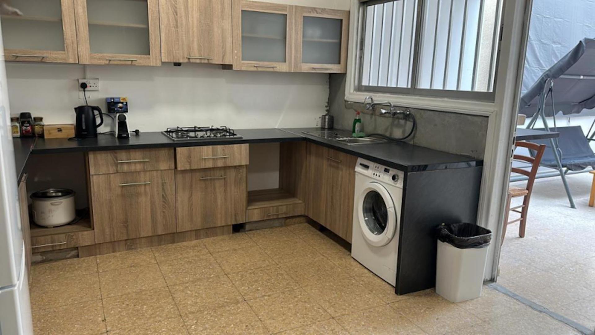 Unique City Hostel 100 Meters From Beach Ларнака Екстериор снимка